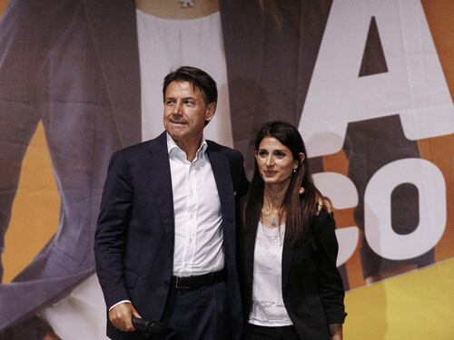 Prime crepe nel nuovo corso del Movimento 5 Stelle, occhi puntati su Conte. E si apre il caso Raggi