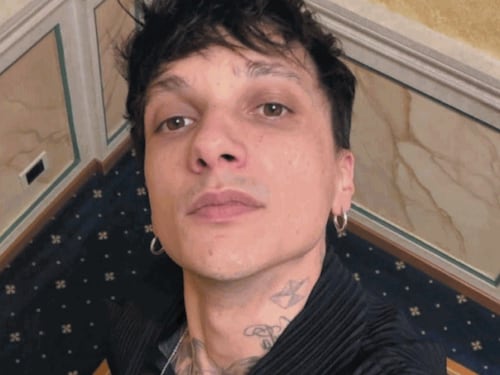 Ultimo annuncia il nuovo album: così lancia il concerto dei record