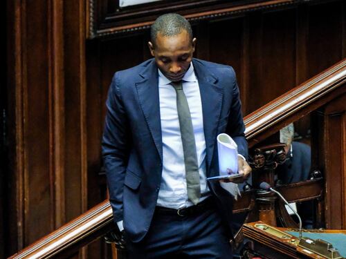 I mobili dei Casamonica custoditi nella coop della moglie di Soumahoro