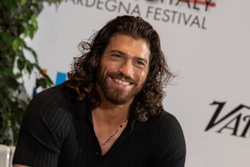 Can Yaman rilasciato dopo l'interrogatorio. "Sandokan" torna libero