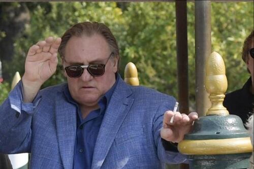 Gérard Depardieu accusato di violenza sessuale da una giovane attrice