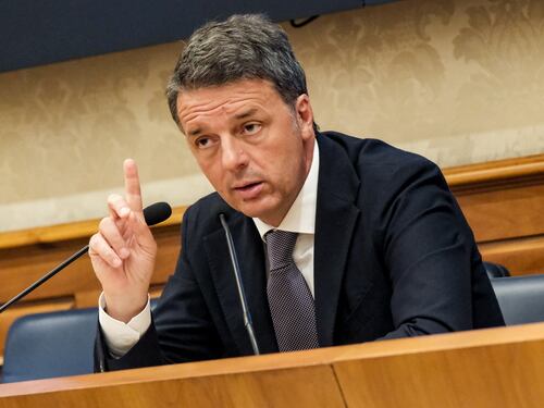 Renzi a gamba tesa su Schmidt e i "sovranisti": grandi manovre a Firenze