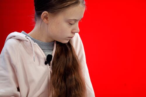 Greta Thunberg piange: i media non parlano di clima. Ma dove vive?