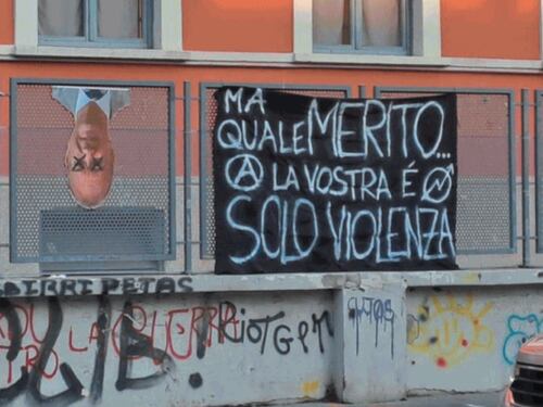 A un liceo di Milano Meloni e Valditara finiscono a testa in giù