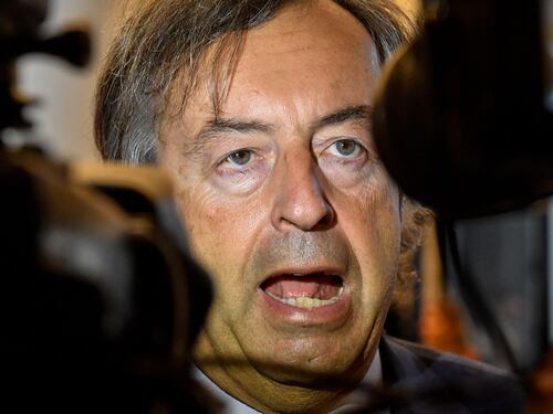 Green pass, il sospetto di Roberto Burioni sui portuali: "Hanno già un vaccino obbligatorio ma ora..."