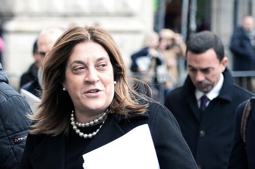 Pd nel caos, la Marini salva la poltrona. Grazie al suo voto