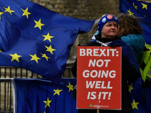 Brexit, chiesto il rinvio di tre mesi. Ora la parola passa alla Ue