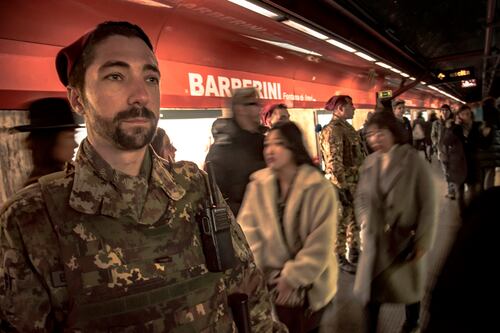 Baby borseggiatori in metro. I militari sventano due furti
