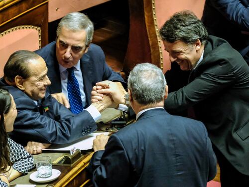 La svolta di Matteo Renzi: accordo con Fratelli d’Italia per il soccorso al Senato