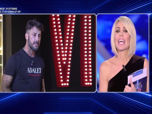Corona contro Ilary, l'ex re dei paparazzi chiede scusa a Totti