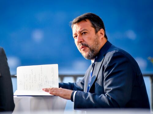 Chieda scusa e se ne vada. Salvini presenta il conto alla Azzolina