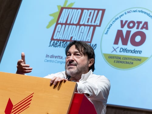 Dossieraggio, esposto di Gasparri in Procura sullo scandalo Report-Bellavia. La Lega attacca anche su De Raho