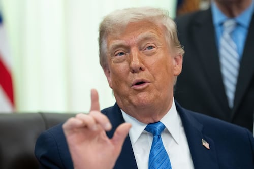 Iran, Trump minaccia Teheran: "Colpiremo duro e prenderemo Kharg"
