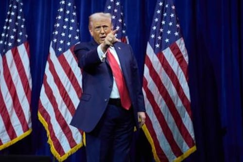 Iran, Trump: "L'accordo di pace tra 3 giorni". Poi Teheran abbatte un elicottero americano