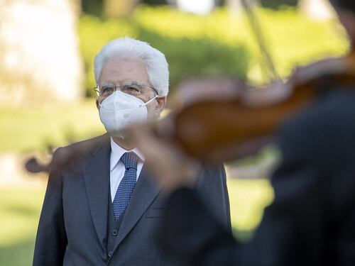 Sergio Mattarella, il discorso per il 2 giugno: è l'ora della ripartenza. Divisioni inaccettabili
