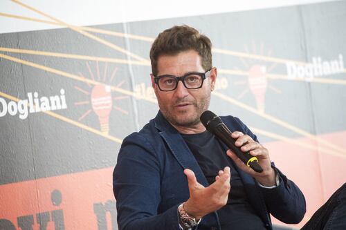 Enrico Papi, nel nuovo game show sulla musica una valanga di vip. Ecco i nomi