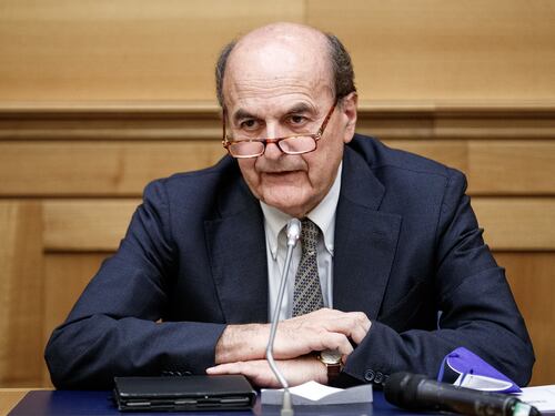 Pd, Bersani evoca il complotto anti-Schlein: “Un pezzo di sistema…”