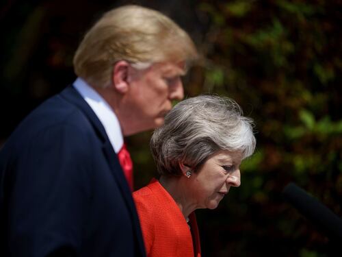 Brexit, May rivela: "Trump mi ha detto di fare causa alla Ue"