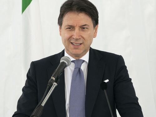 Stato di emergenza, qualcuno stacchi la spina a Conte prima che lui la stacchi all'Italia