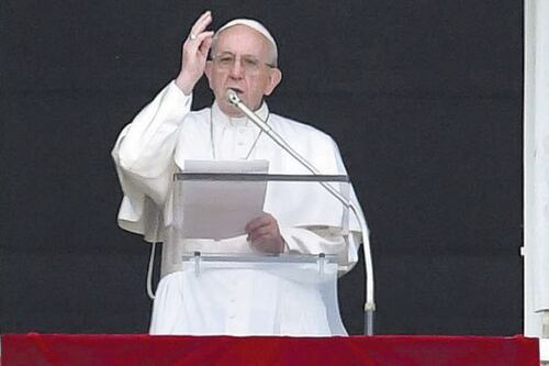 Schiaffi alla straniera a San Pietro. Papa Francesco chiede scusa