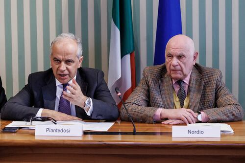 Giustizia e migranti, avanti tutta. Paragone esalta i miracoli di Nordio e Piantedosi