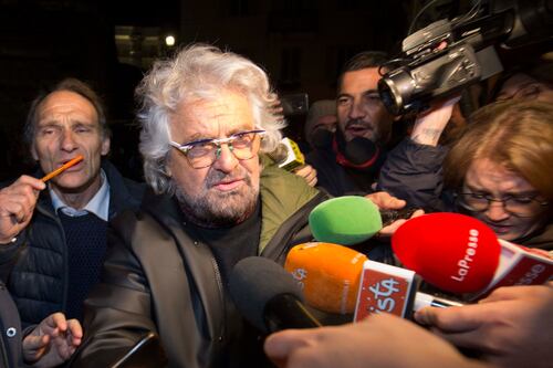 Beppe Grillo provoca Matteo Renzi con la cagnetta di Trilussa
