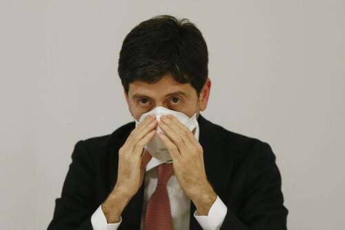 Sul Covid eterno scontro tra Regioni e Stato. Speranza mantiene misure rigide e non cambia idea