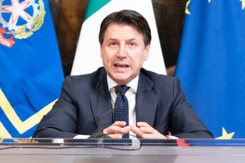 Giuseppe Conte, nel nuovo decreto coronavirus più libertà alle Regioni e multe fino a 4mila euro