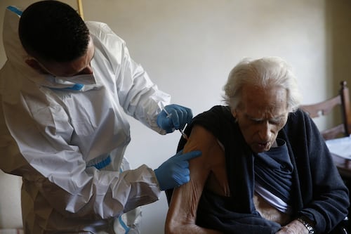 Rivolta dei medici di famiglia nel Lazio: negli studi dei dottori solo la seconda dose del vaccino