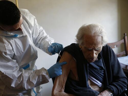 Rivolta dei medici di famiglia nel Lazio: negli studi dei dottori solo la seconda dose del vaccino