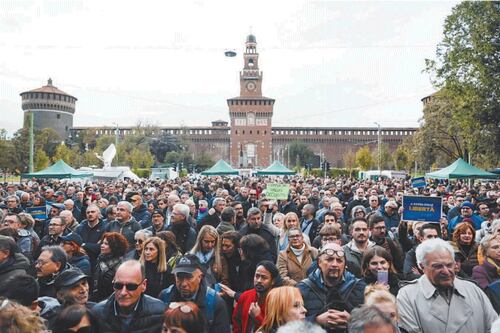 Milano, la manifestazione della Lega dice no al fondamentalismo