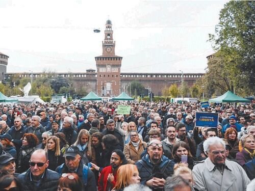 Milano, la manifestazione della Lega dice no al fondamentalismo