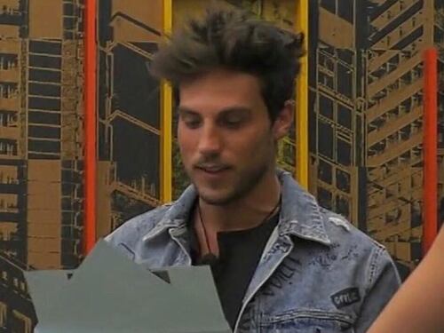 Daniele Dal Moro dice "checca" a Cristian. I social lo vogliono fuori