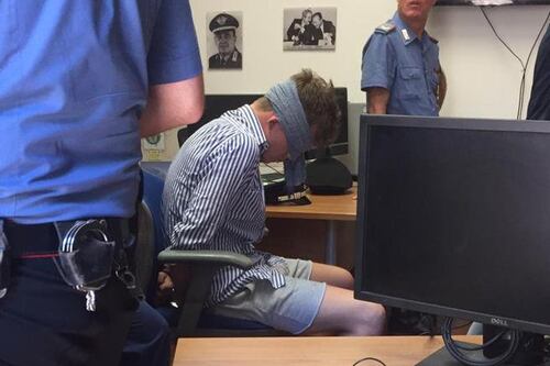 Americano bendato in caserma, il responsabile sarà trasferito