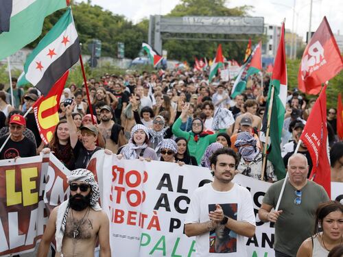 Sciopero per Gaza, i ProPal bloccano la Tangenziale di Roma. Fermi per le violenze di Milano