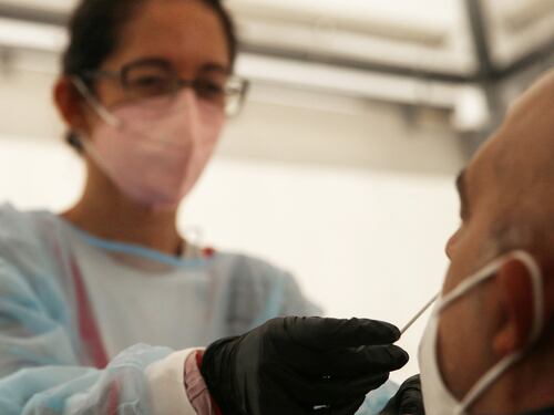 Ecco l'effetto green pass, folle corsa ai tamponi e non ai vaccini. Quanti sono i lavoratori non protetti dal Covid