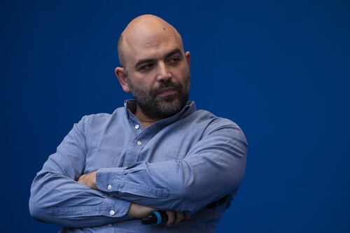 Parte il processo a Saviano, insultò Meloni e ora l'accusa di essere "liberticida"