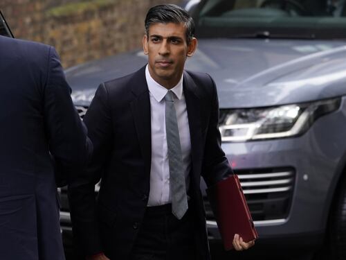 Gran Bretagna, Rishi Sunak debutta a Buckingham Palace