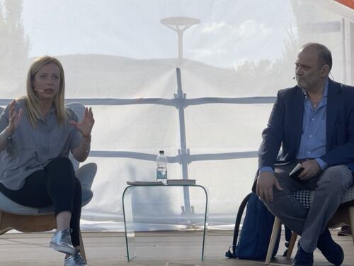 Giorgia Meloni a Perugia, l'intervista con Franco Bechis: la diretta video