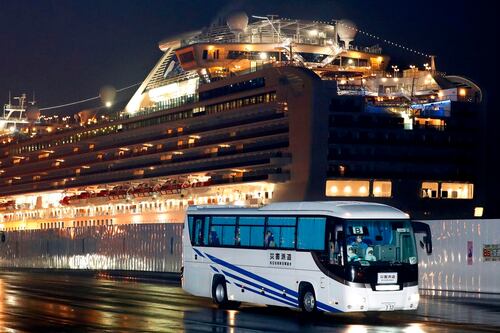 L'allarme dell'epidemiologo: "Evacuate la Diamond Princess, incubatore del coronavirus"