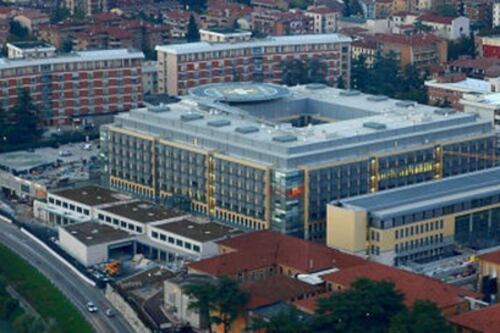Romeno massacrato di botte e bruciato in stazione, è grave