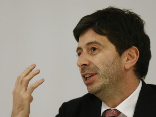 Gli scienziati del Ministero della Salute contro Speranza e Draghi: misure insufficienti con Omicron