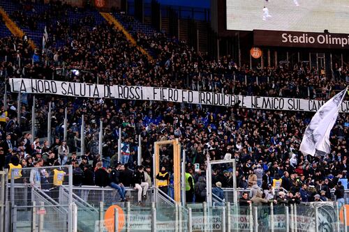 La curva Nord saluta De Rossi, il resto dello stadio fischia