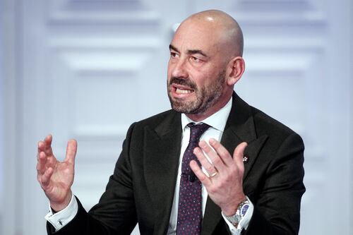 Covid, “vaccinare tutti”. La raccomandazione fa imbufalire Bassetti