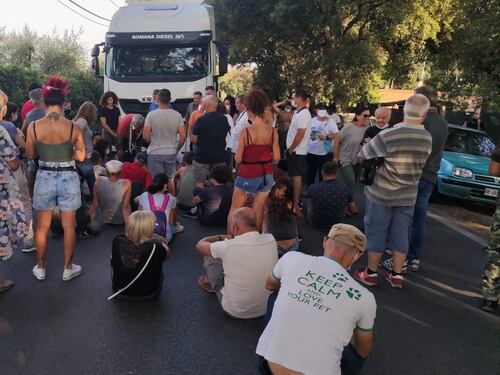Camion bloccati e proteste. Rivolta dei cittadini di Albano contro i rifiuti