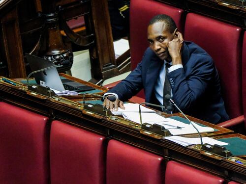 Caso migranti, Aboubakar Soumhoro incastrato in tv da Striscia la Notizia
