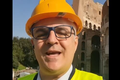 La satira su Gualtieri taglia-nastri non piace a TikTok: stop all'account di Baldelli