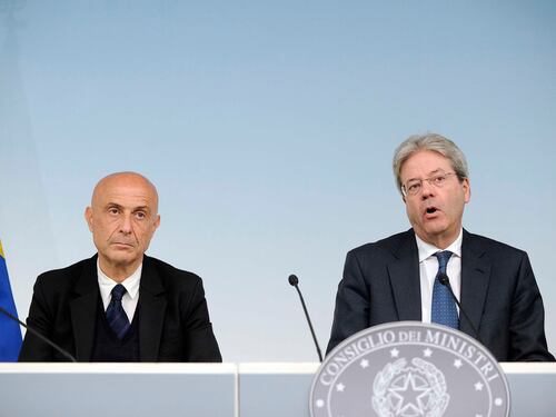 Immigrazione, Gentiloni: rischio jihad da carceri e webMinniti: i nuovi Cie non saranno come nel passato