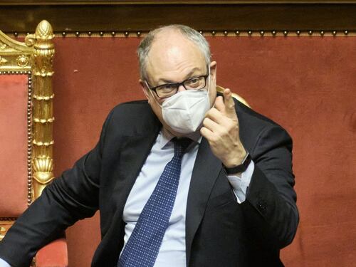 Il candidato del Pd a Roma sarà Gualtieri. Calenda sbotta: rottura totale, ci vedremo alle urne