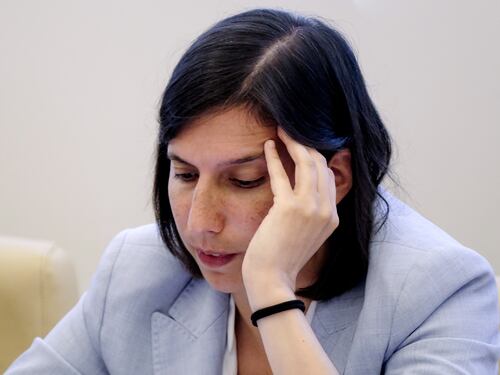 Pd, schiaffoni da sinistra per Schlein. Il Pse la frega e la lascia senza poltrone